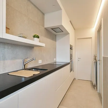 Διαμέρισμα Flat In With Marina Views