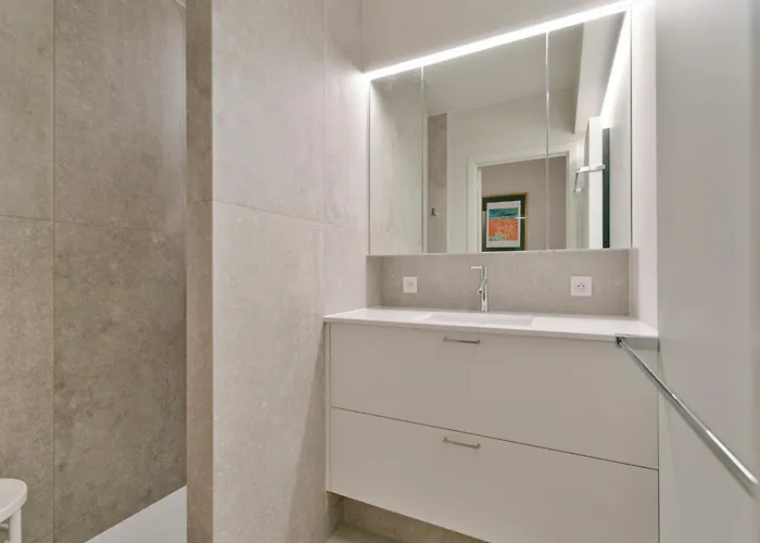 아파트 Flat In With Marina Views 블랑켄베르크