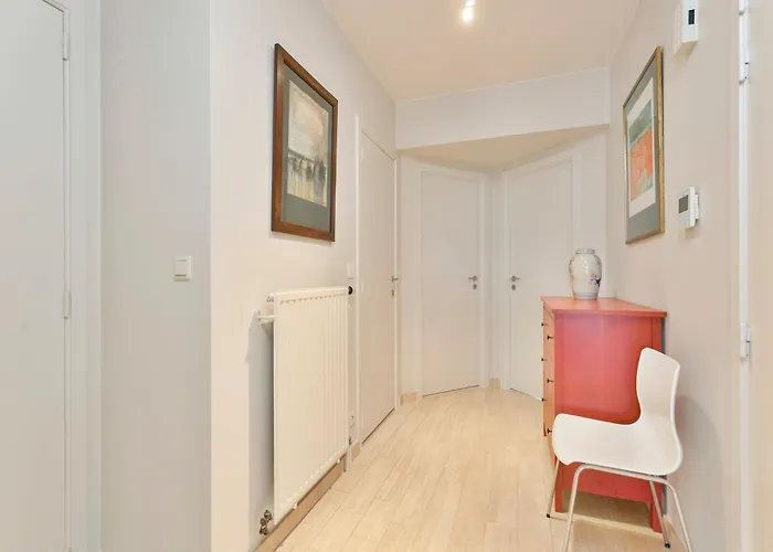 아파트 Flat In With Marina Views