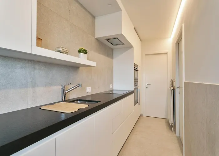 아파트 Flat In With Marina Views