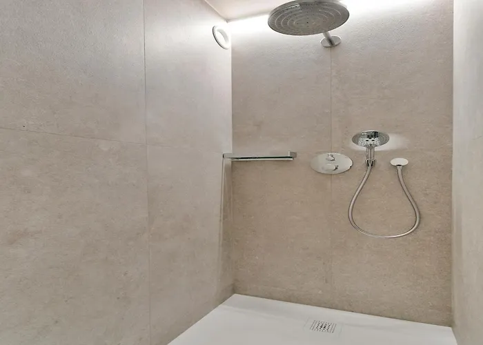 Flat In With Marina Views * 블랑켄베르크